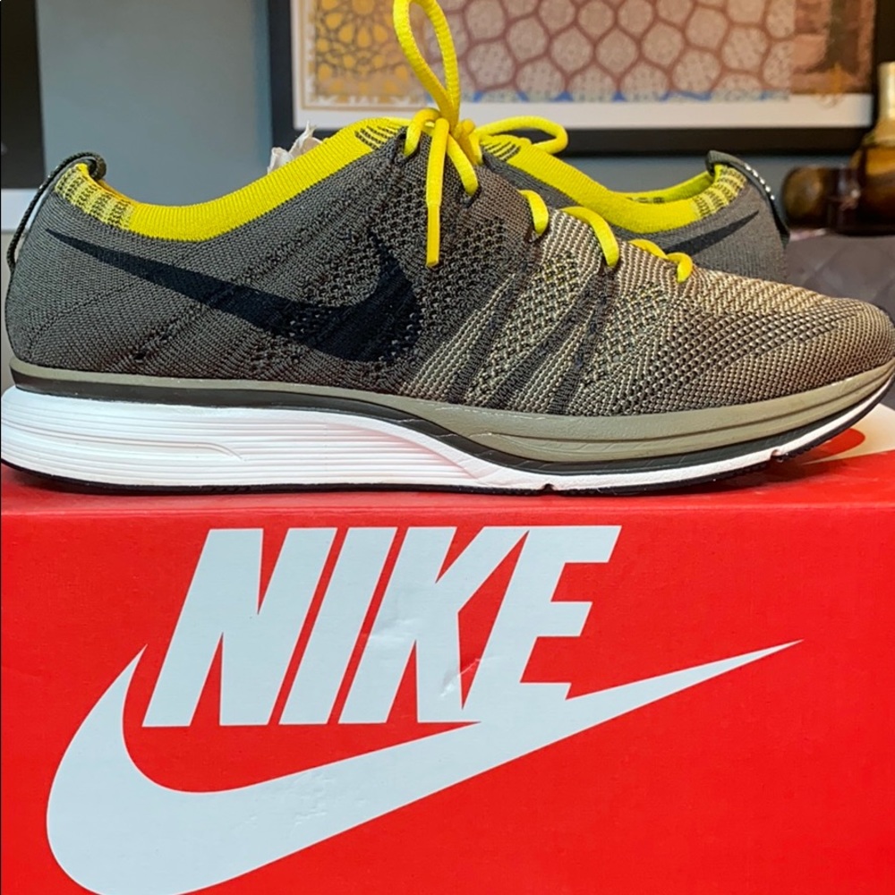 Nike FlyKnit Trainer- Cargo Khaki/black/yellow